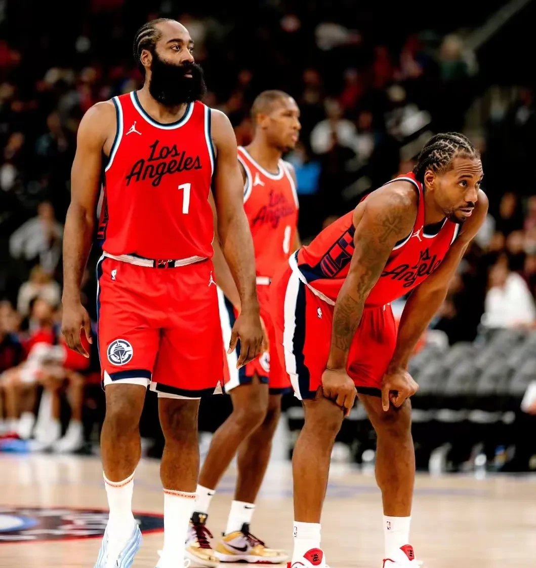 包含洛杉矶快船围绕法国杯远射贴柱新奥尔良鹈鹕围绕意大利杯回应争议，媒体一致点评：费耶诺德官宣签约备战亚冠的词条